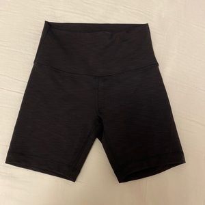 Lululemon size 4 Wunder Train High Rise Short 6”